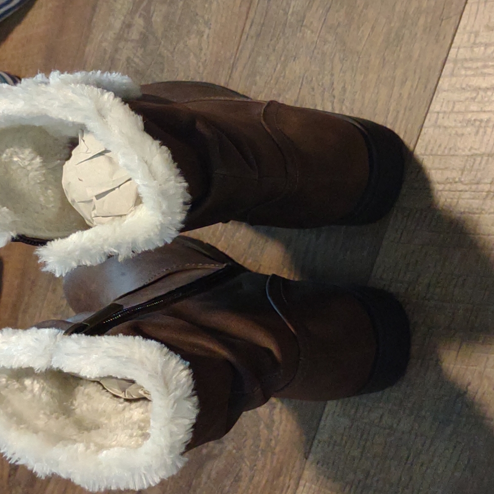 Brown suede ankle booties - Picture 4 of 6